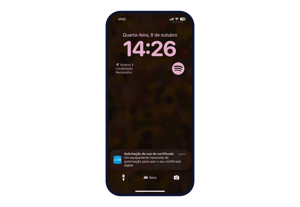 Tela de bloqueio de um celular com a notificação do SafeID "Solicitação de uso de certificado: um equipamento necessita de autorização para usar o seu certificado digital".